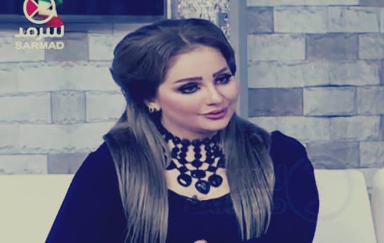 بالفيديو.. إعلامي كويتي يطلب تقبيل رأس شاعرة عراقية على الهواء
