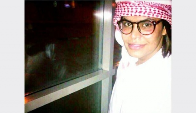 شاهد صور شقيق الفنانة أحلام الذي يشبهها كثير بملامحه وملابسه وطريقته الأنثوية 11 شقيق أحلام