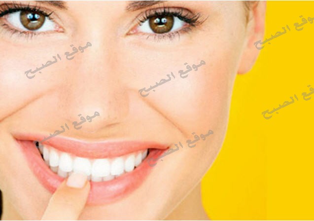 احصلى على ابتسامه رائعه واسنان ناصعة البياض بواسطة شىء بسيط للغايه