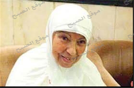 الحاجه فاطمة التونسية بعد 57 عام من فقدان بصرها تستردة امام الكعبة