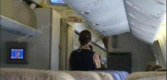 لحظة السيطرة والقبض على راكب مصري سكران على طائرة مصر للطيران