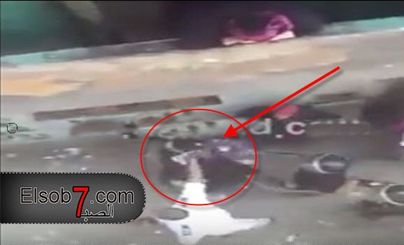 بالفيديو اعتداء ضابط شرطة أمام قيادات الداخلية على سيدة بالسحل والضرب في تل العقارب