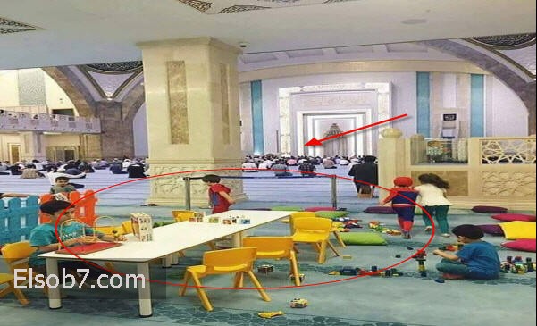تفاصيل صور أثبتت وجود ملاهي في المسجد للأطفال