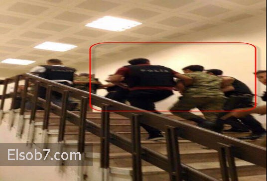 بالفيديو القبض على عناصر أنقلاب تركيا من ضباط الجيش