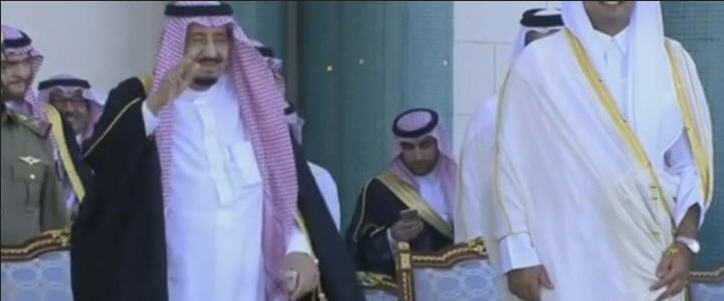 بالفيديو الملك سلمان ملك المملكة العربية السعودية يرقص على العرضة القطرية في قطر
