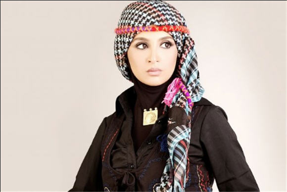 بالصور حنان ترك تصدم جمهورها بتخليها عن الحجاب التقليدى أثناء حضورها معرض صور بالزمالك