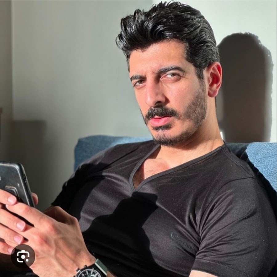 شاكر محظور أمام غرفة المشورة لنظر تجديد حبسه بتهم نشر محتوى خادش وغسل الأموال