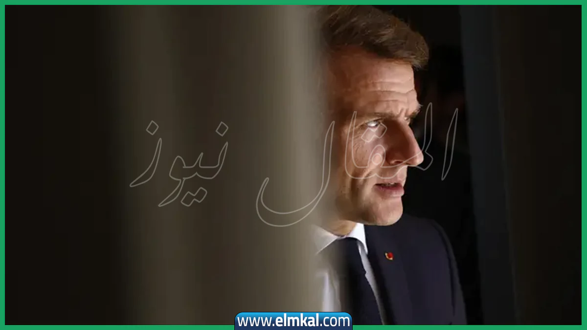 ماكرون يتحدى العاصفة: الرئيس الفرنسي يرفض الاستقالة ويهاجم معارضيه وسط أزمة سياسية خانقة