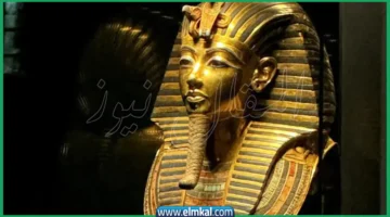 القناع الذهي للملك توت عنخ آمون معروضاً في المتحف المصري بالقاهرة وكالات