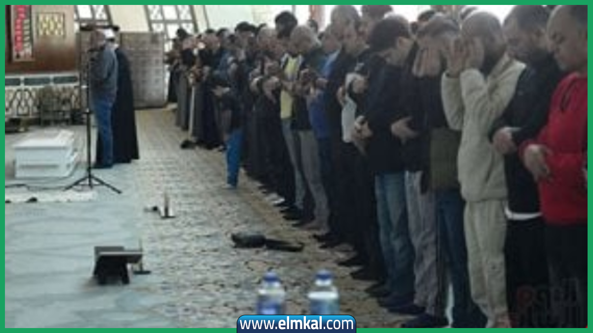 وفاة والد مي عمر