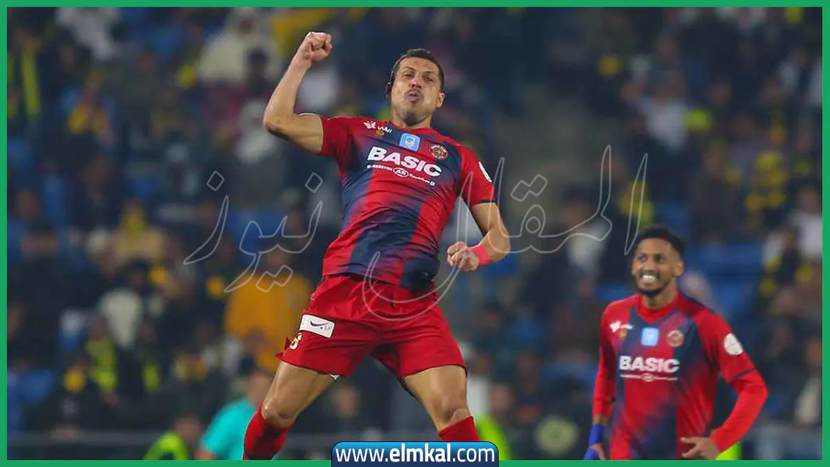بين “المستطيل الأخضر” و”الإدارة”.. هل يُعلق طارق حامد حذاءه للأبد؟