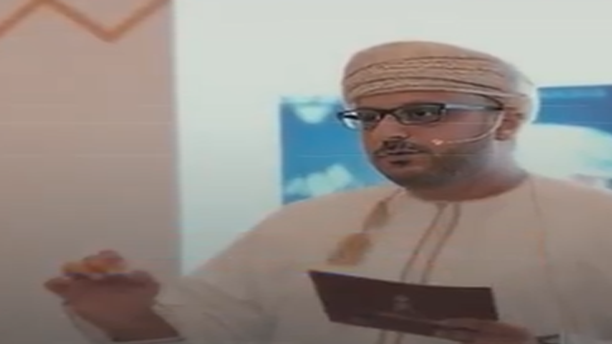 يعرب بن عبد الله بن صالح اليعربي رئيسا لمكتب رئيس الوزراء في سلطنة عمان 13 يعرب بن عبد الله بن صالح اليعربي