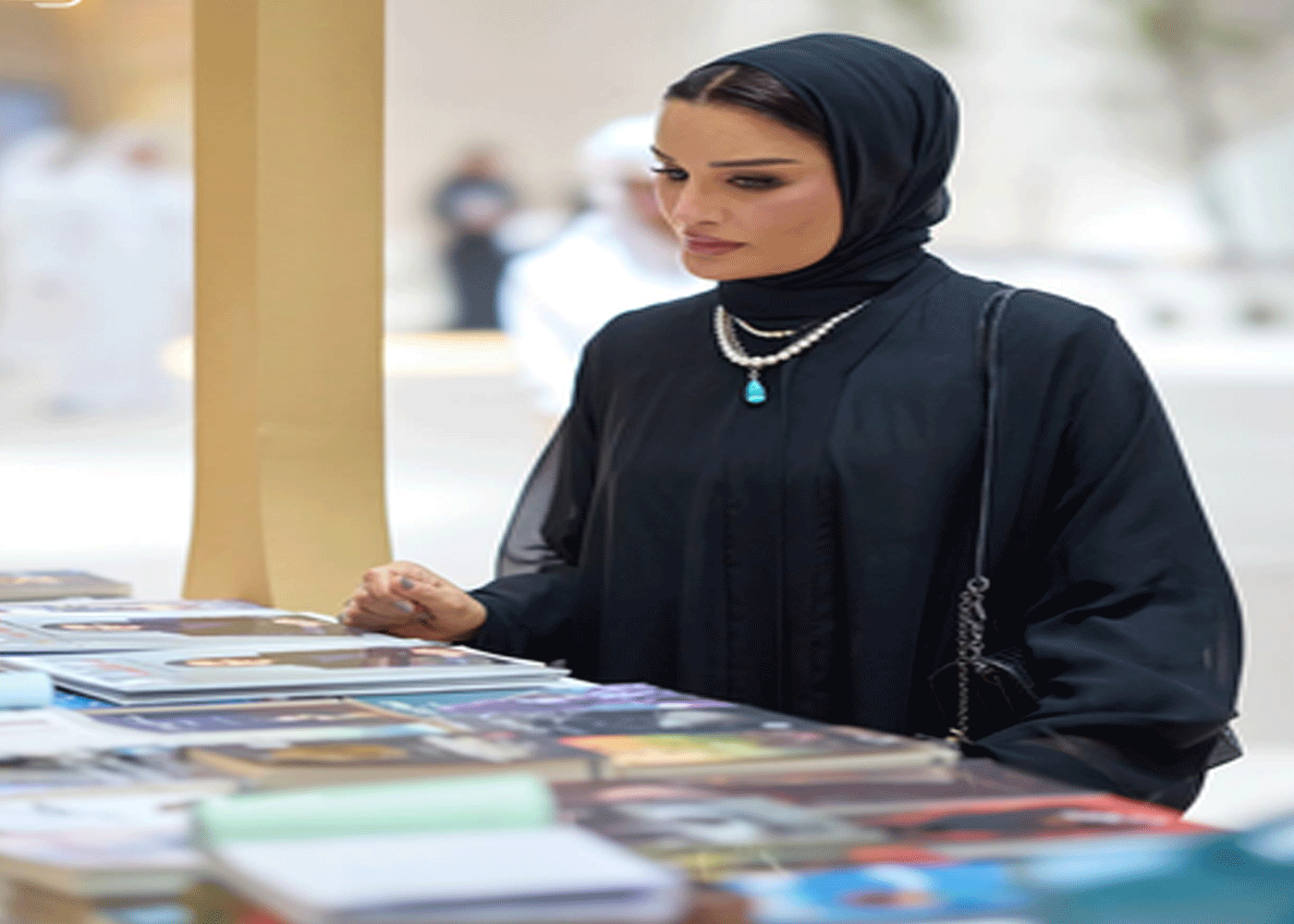 الشيخة موزا زوجة الشيخ حمد بن خليفة و عدد أولادها و كم عمرها وكل شيء عنها 4 زوجة الشيخ حمد بن خليفة