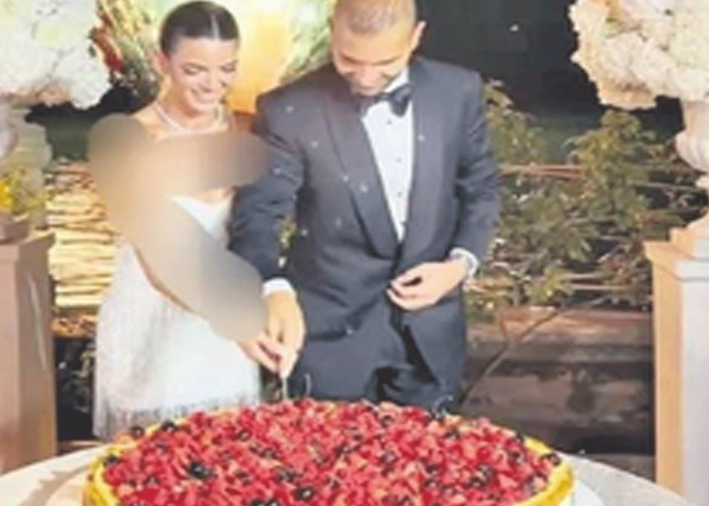 بحيرة كومو تحتضن زفاف نجل رجل الأعمال التركي هاكان ديميراغ بتكلفة 165 مليون ليرة 3 زفاف نجل رجل الأعمال التركي
